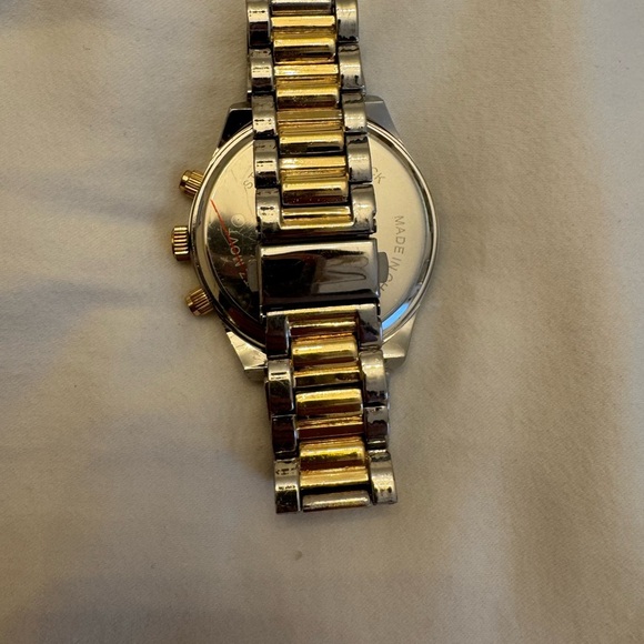 American Exchange Two-Tone Watch for Parts/Repair – Missing Dial & Crystal - Picture 7 of 8
